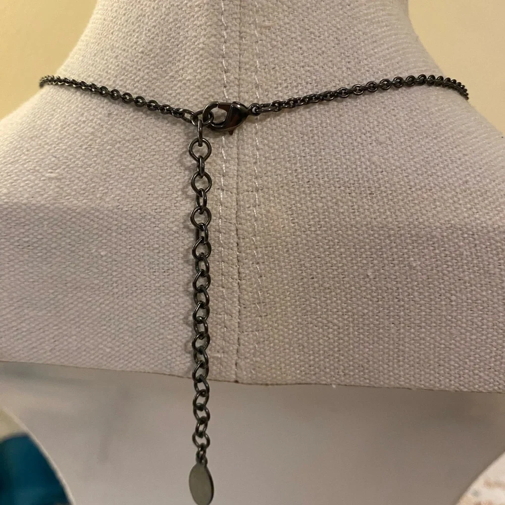 Women's signed Suen Black Chain Lariat Necklace with Opalescent Pendant - Picture 3 of 8